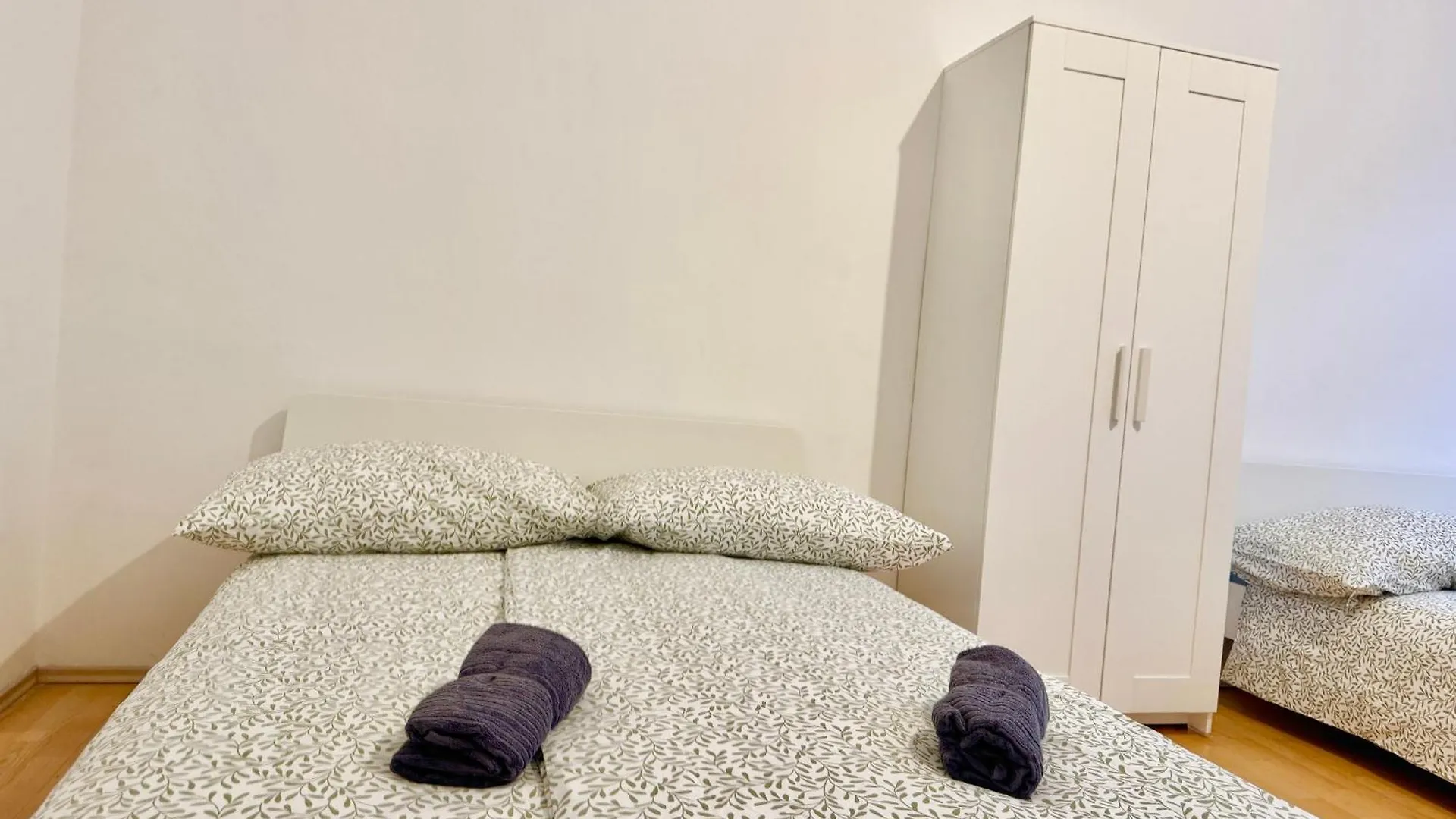2 Bedroom Long-Term Central Apartment With Free Parking Wenen